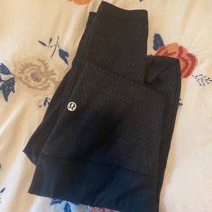 black lululemon with design